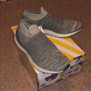adidas Men’s Ultraboost Laceless size 10.5